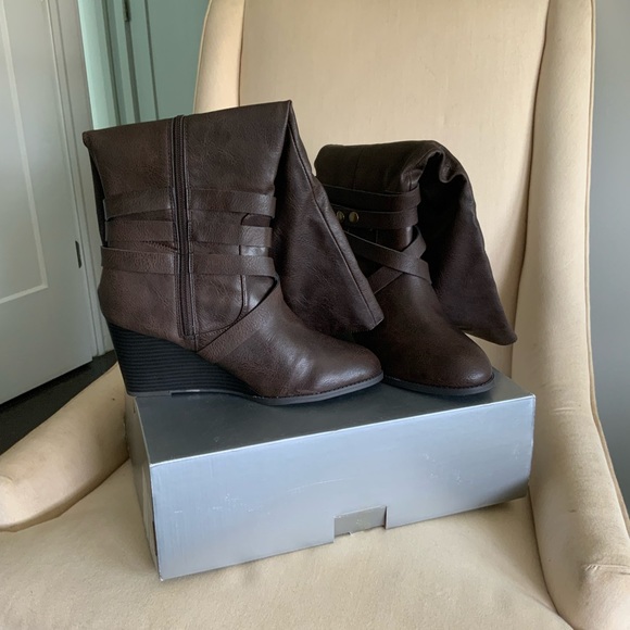 wide width booties size 10
